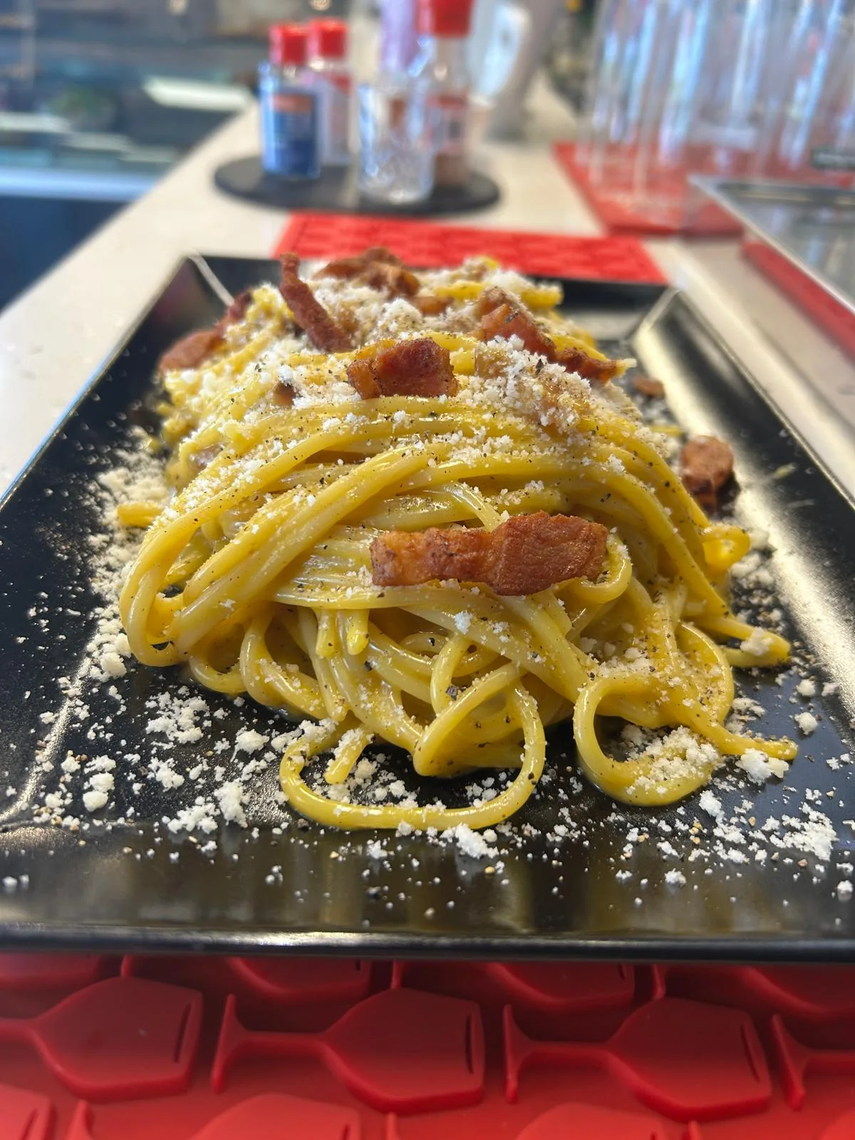 Primo piatto servito al Cardinale Cocktail Bar